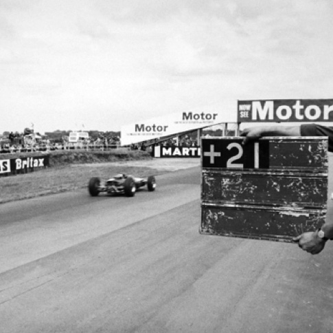 GP de Grande Bretagne : le panneautage indique 21 secondes d'avance sur son poursuivant !